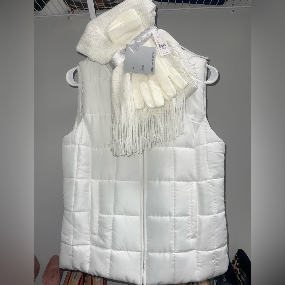 New York & Company Fall/Winter Set 🍂 ❄️ Vest/Scarf/Glove Combo
